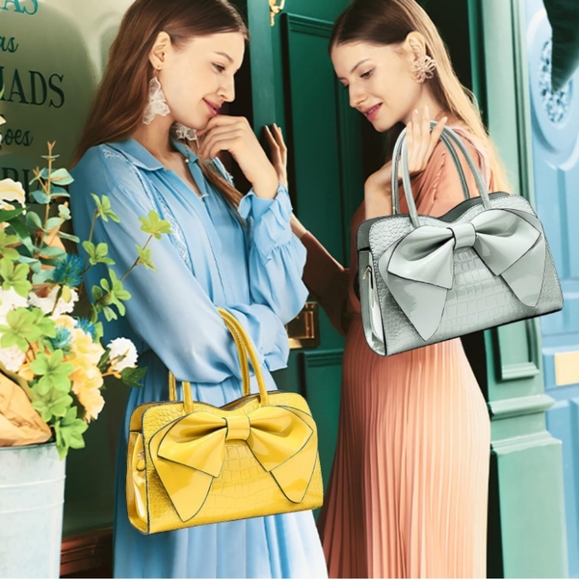 New Handbag - Picture 3 of 8